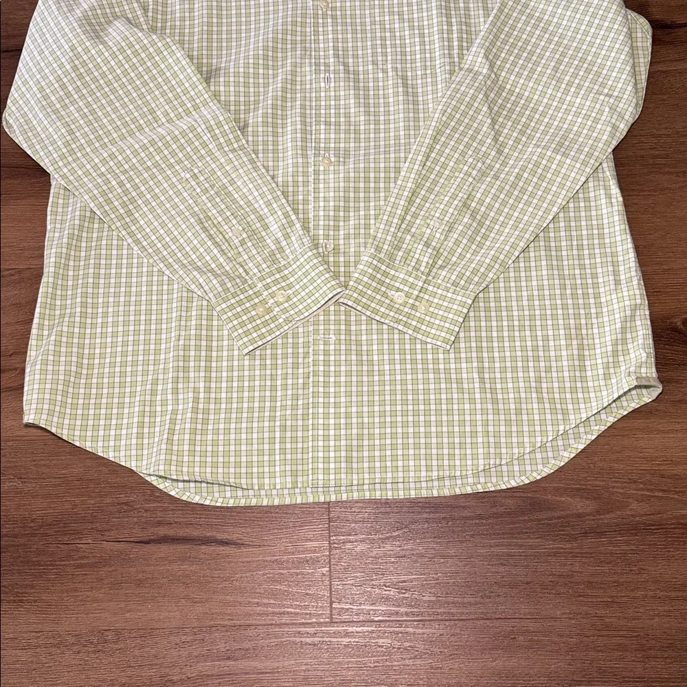 Banana Republic Men's Classic Plaid Button Up Shirt. Size L